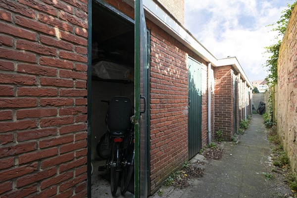 Medium property photo - Van Weede Van Dijkveldstraat 13B, 2582 KP Den Haag
